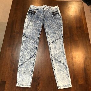 2B Bebe Acid Wash Blue Denim Stretch Jeans Women's Pants Size 28 Zippers Front